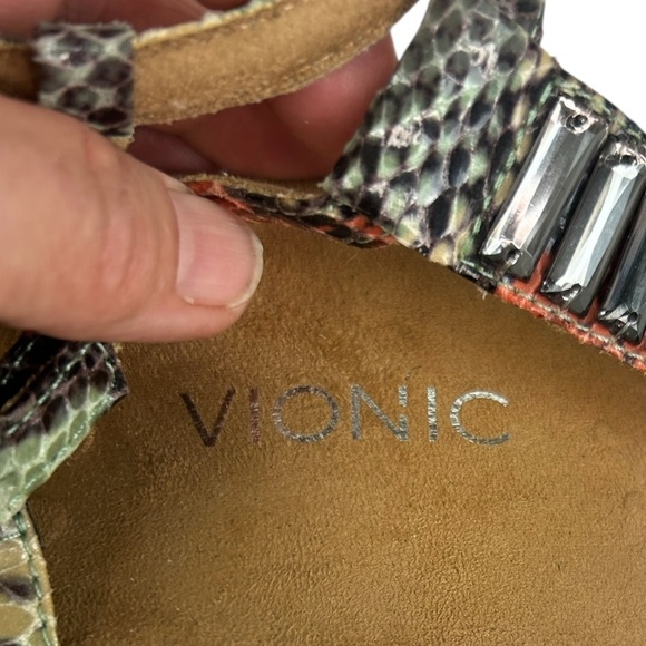 Vionic 342 Navassa Tan T Strap Embellished Snakeskin Sandals Womens 7 Comfort - Picture 2 of 12